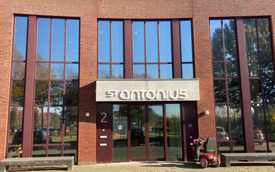 Ingang St.Antonius polikliniek Houten